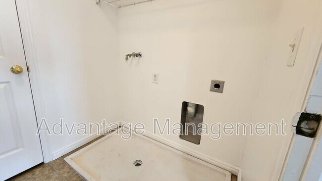 Building Photo - 105 Daybreak Ln