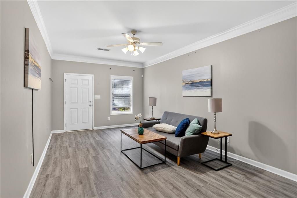 Building Photo - 230 Valley Xing