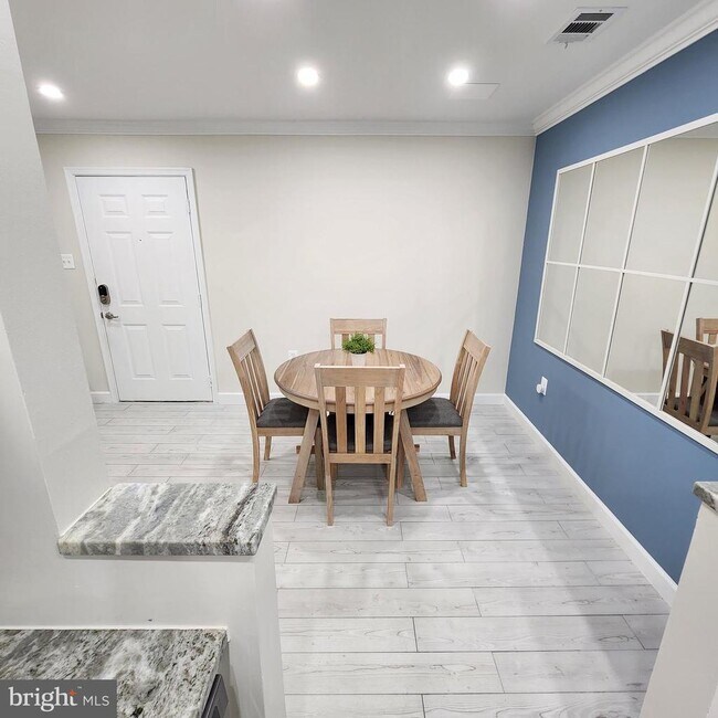 Building Photo - 255 S Pickett St