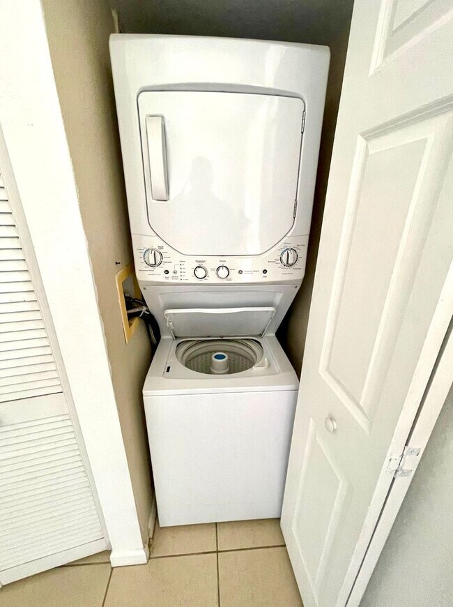 Building Photo - Two bedroom condo in gated Marsh Harbour c...