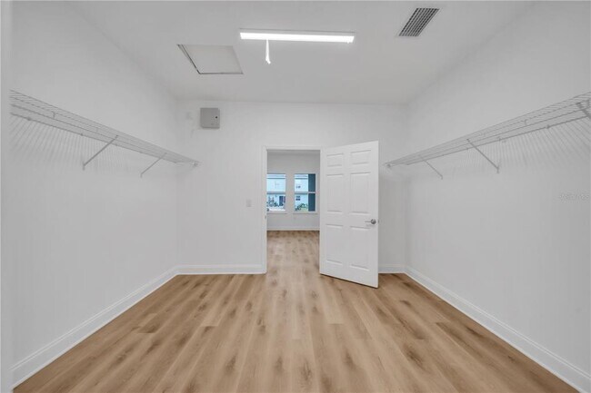 Building Photo - 10110 Baystate Dr
