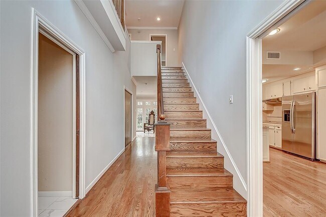 Building Photo - 201 Vanderpool Ln