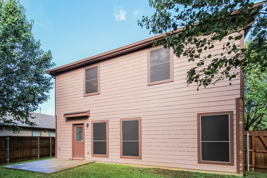 Building Photo - 12112 Walden Wood Dr