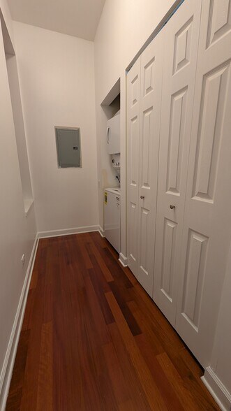 Building Photo - 1222 W Hubbard St