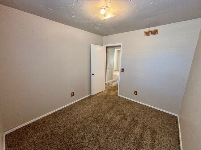 Building Photo - Three Bedroom Home in Tuttle! NEW PHOTOS C...