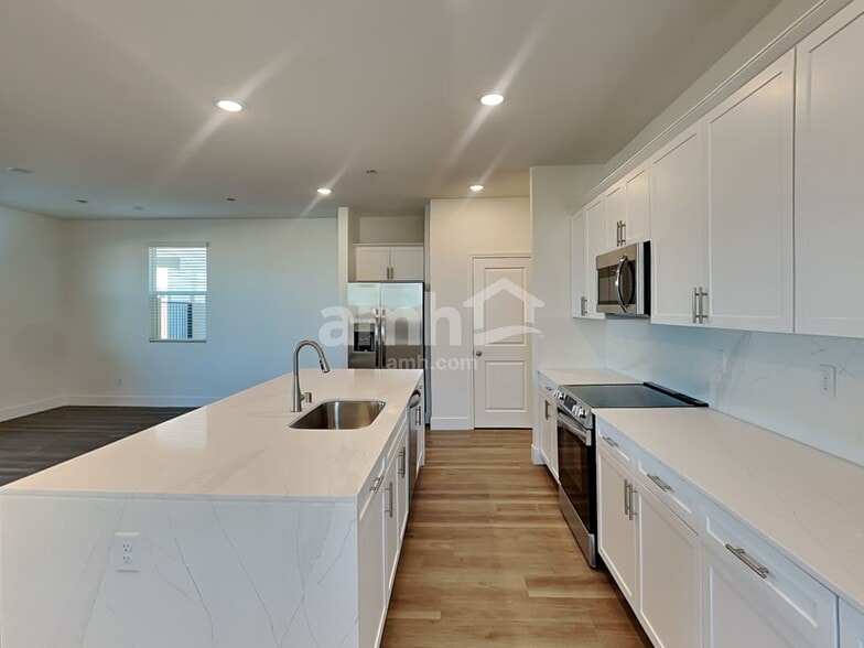 Building Photo - 5734 Las Vegas Crk St