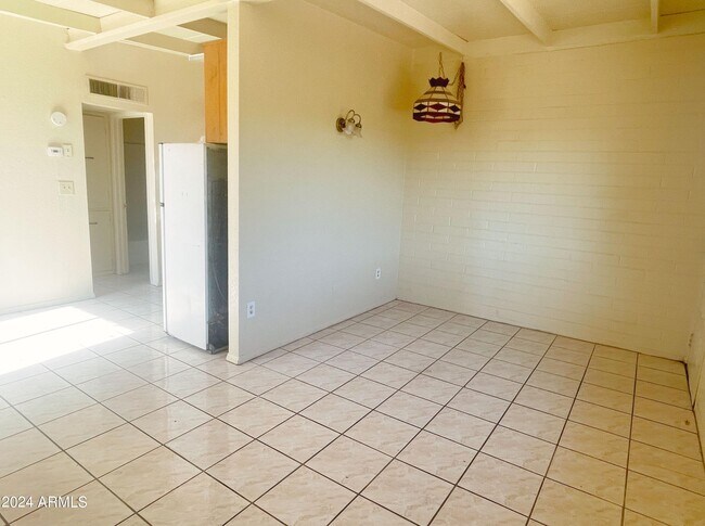 Building Photo - 678 S Grand Dr