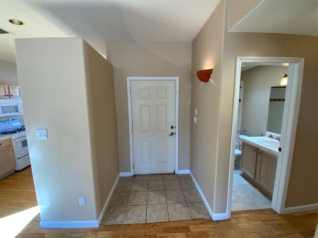 Building Photo - 3 Bedroom Single Story Home Available Near...
