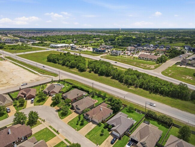 Building Photo - Spacious 3 Bed, 2 Bath House in Edelweiss Gartens Available Now!