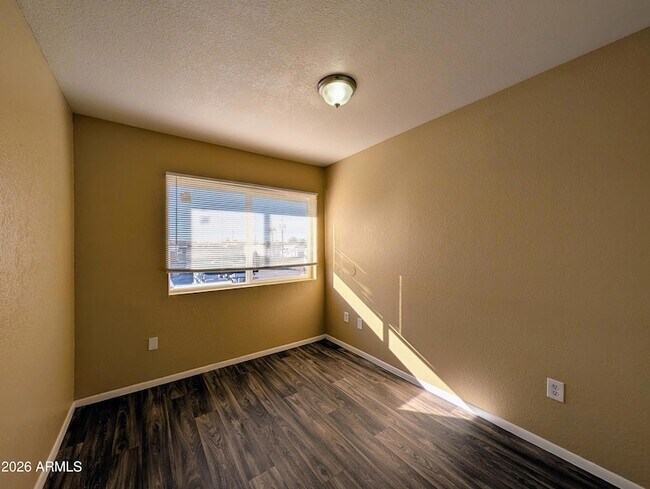 Building Photo - 9228 N 7th Ave