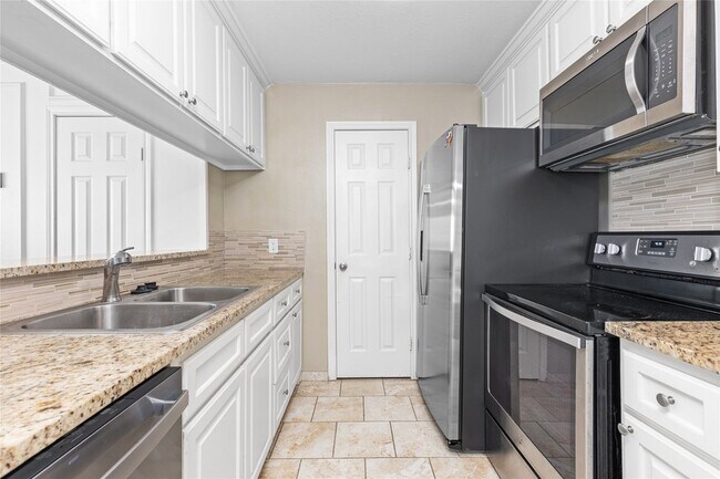 Building Photo - 6925 Calendar Rd