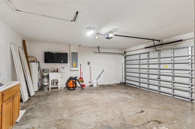 Building Photo - 11067 Monarch St