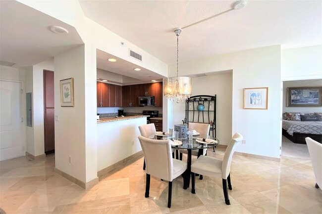 Building Photo - 801 S Olive Ave