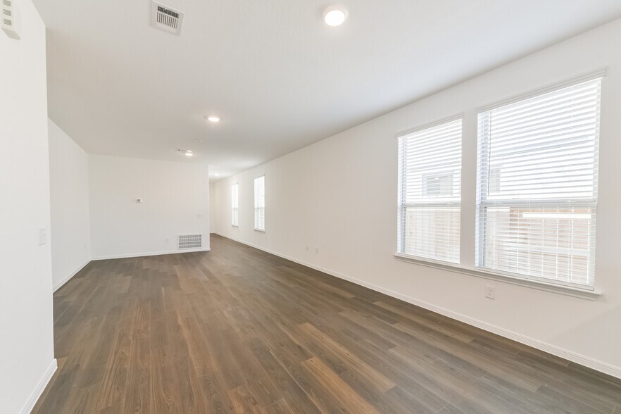 Building Photo - 14483 Cedar Ledge Ln