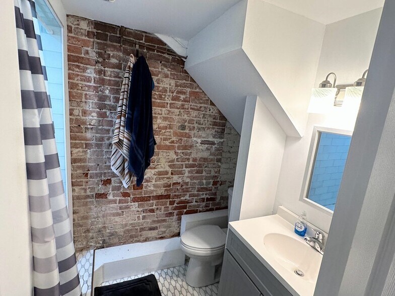 Building Photo - 10 Colebrook St