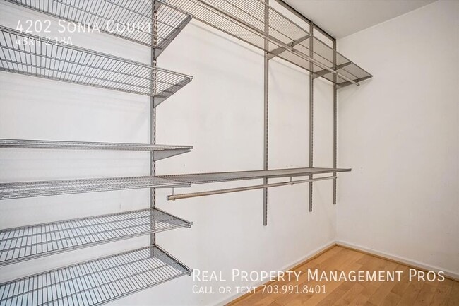 Building Photo - 4202 Sonia Ct