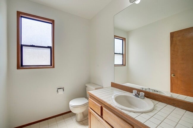 Building Photo - 4Bd/2.5Ba Sammamish Home