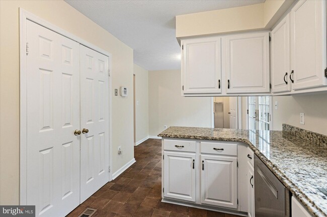Building Photo - 9708 Locust Hill Dr