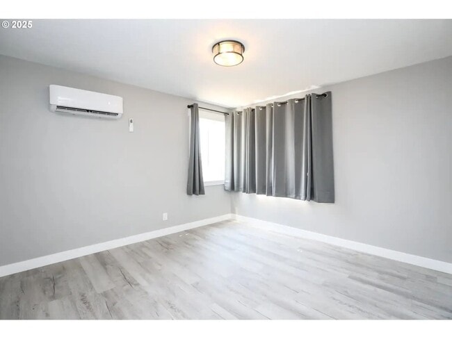 Building Photo - Royal Avenue