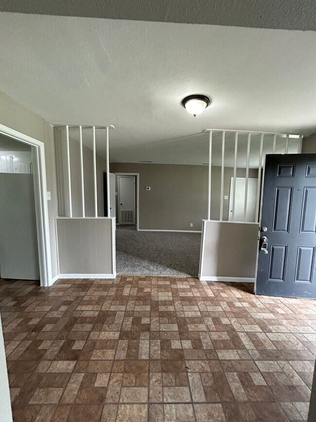 Building Photo - 805 Biggs Terrace
