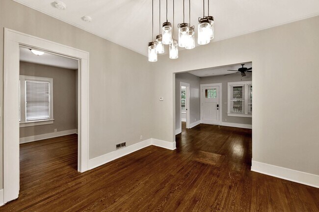 Building Photo - 420 S Green St
