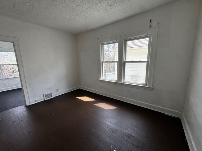 Building Photo - 12633 Edmonton Ave