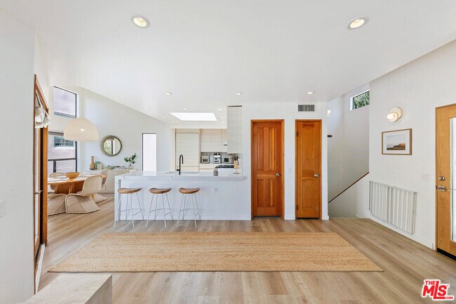 Building Photo - 2919 Valmere Dr