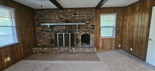 Building Photo - 306 Mustang Dr