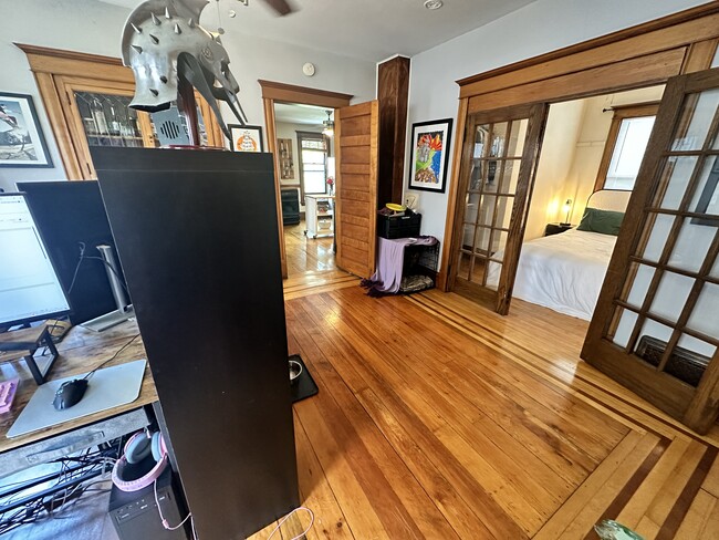 Building Photo - 309 6th Ave NE