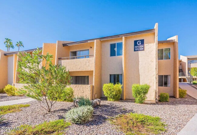 Building Photo - 8055 E Thomas Rd