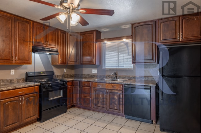 Building Photo - 5Bed/2Bath Home at 35th Ave/Cactus! $1799 ...