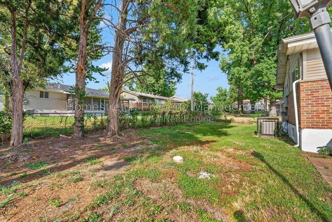 Building Photo - 2247 Hollis Dr