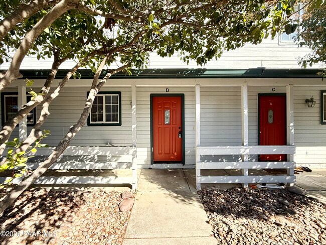 Building Photo - 3160 N Navajo Dr