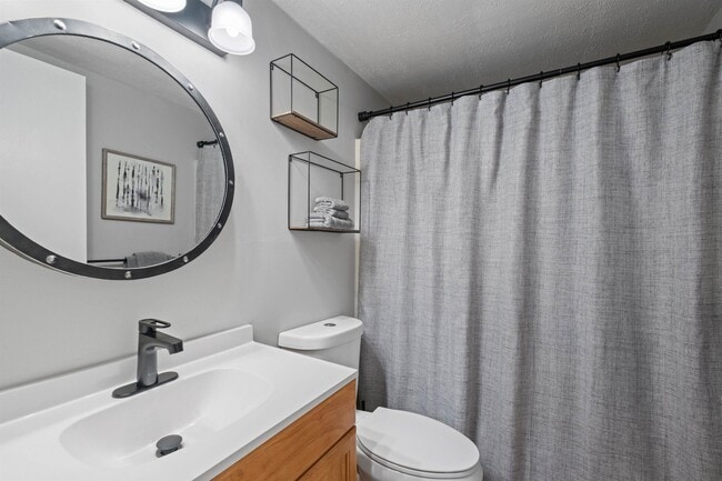 Building Photo - 201 Cocheco Ct