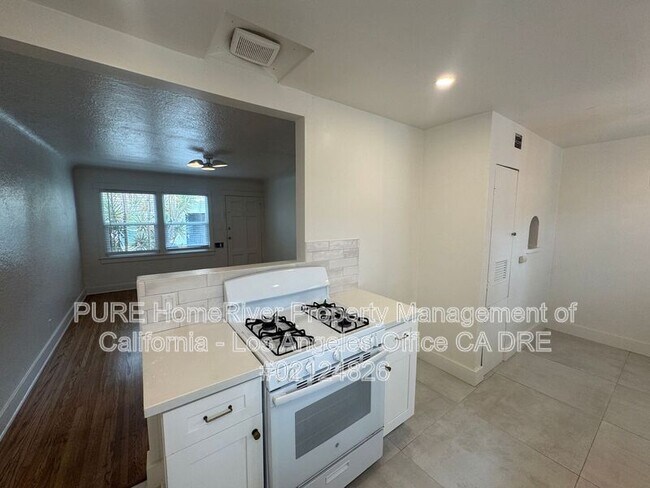 Building Photo - 629 W 23rd St