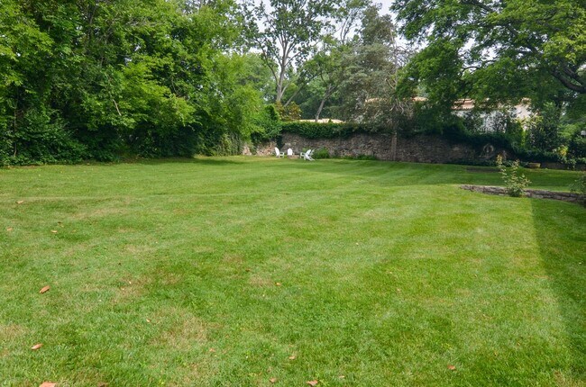 Building Photo - English Cottage in the heart of Belle Meade