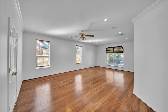 Building Photo - 1423 Meadow Lakes Dr