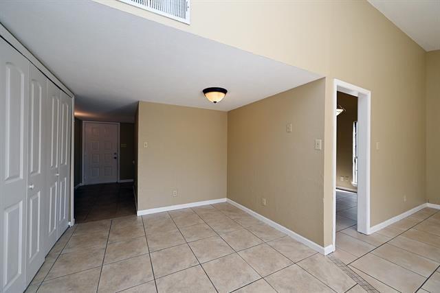 Building Photo - 4325 Ireland St