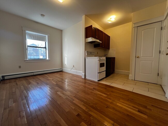 Building Photo - 903 Beacon St
