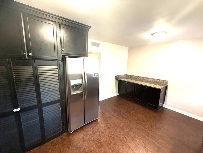 Building Photo - ** 4 Bed 2 Bath located in Dalraida ** Call 334-366-9198 to schedule a self tour