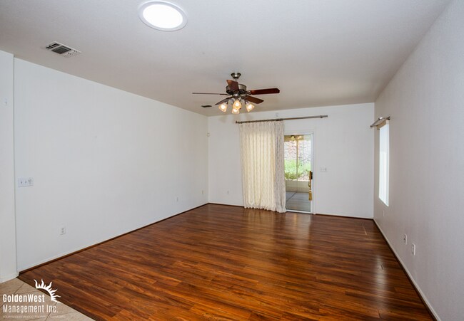 Building Photo - Charming 2Bdm 2Ba Home Located in the Desi...