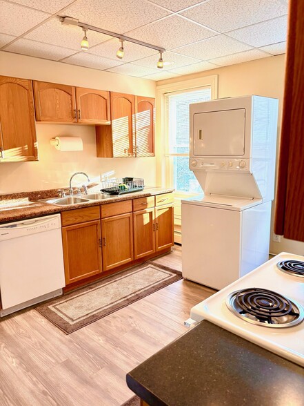 Building Photo - 525 Monastery Ave