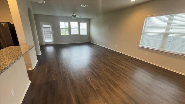 Building Photo - 129 Goldfinch Dr