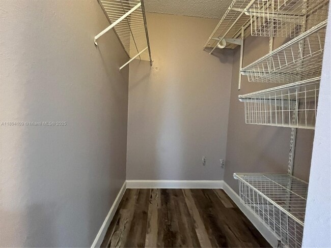 Building Photo - 843 Crystal Lake Dr