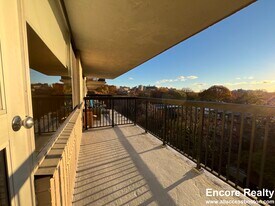 Building Photo - 16 Monmouth Ct