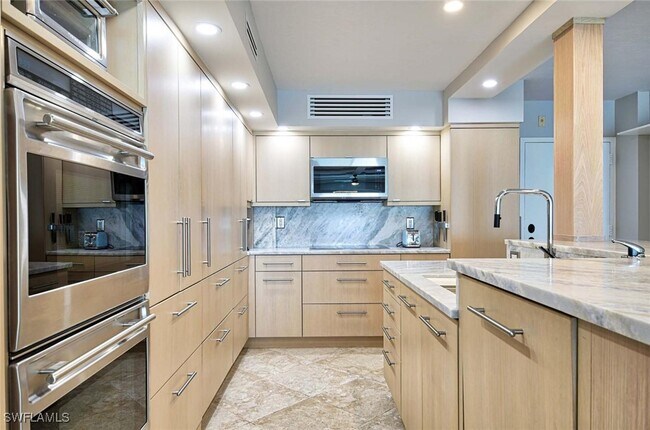 Building Photo - 1977 Gulf Shore Blvd N