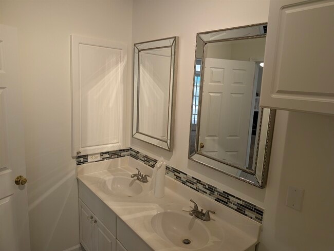 Building Photo - 9734 Leyland Dr