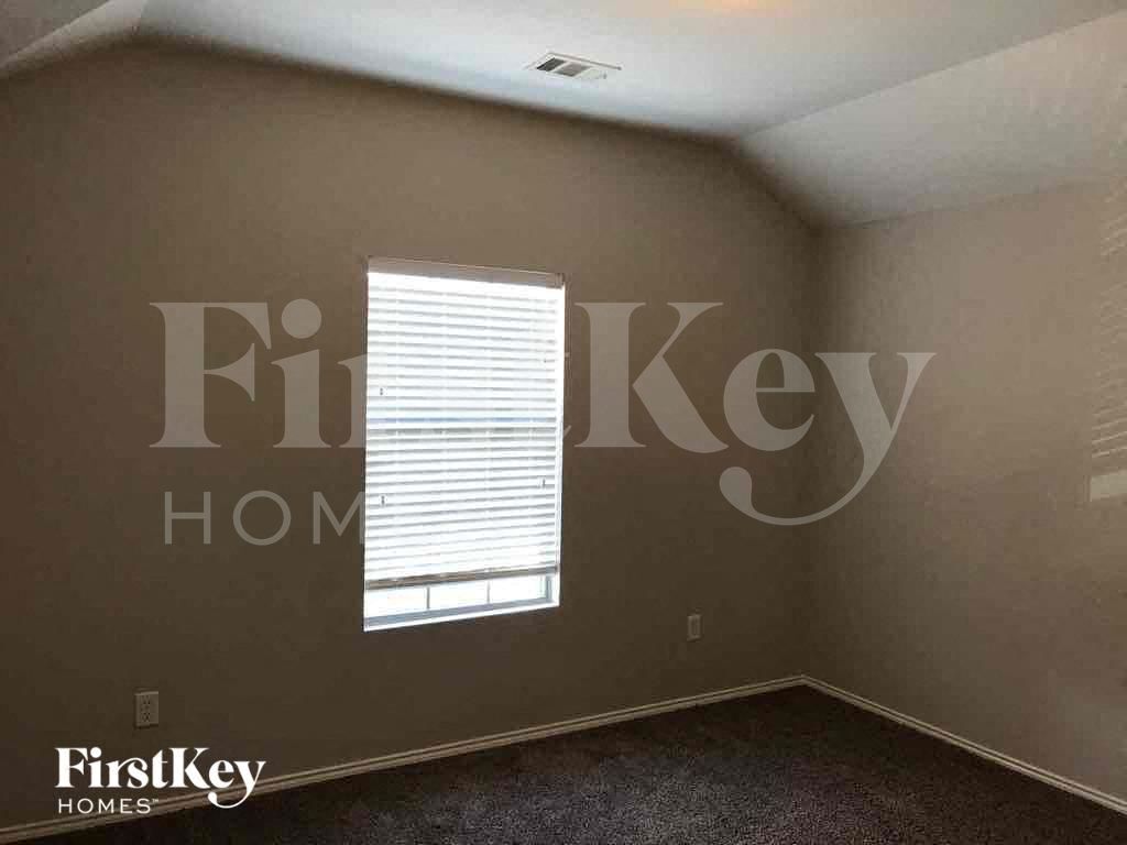 Building Photo - 1017 Nighthawk Rd