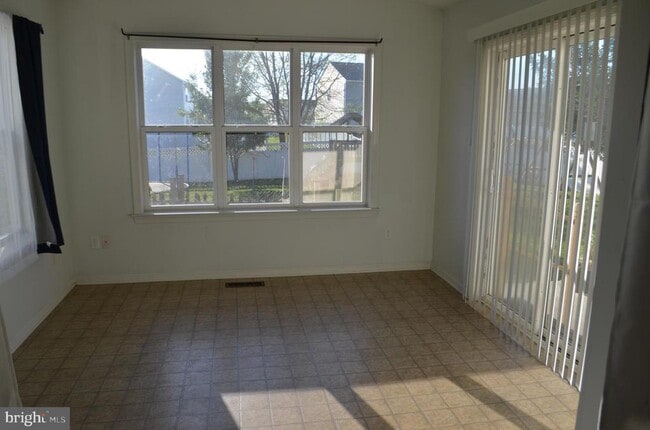 Building Photo - 12113 Fallen Timbers Cir
