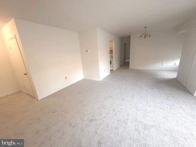 Building Photo - 8865 Roll Right Ct